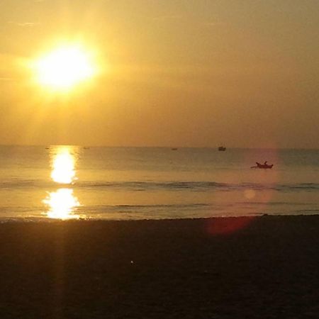 The Surf Access Guest House Arugam Bay Buitenkant foto
