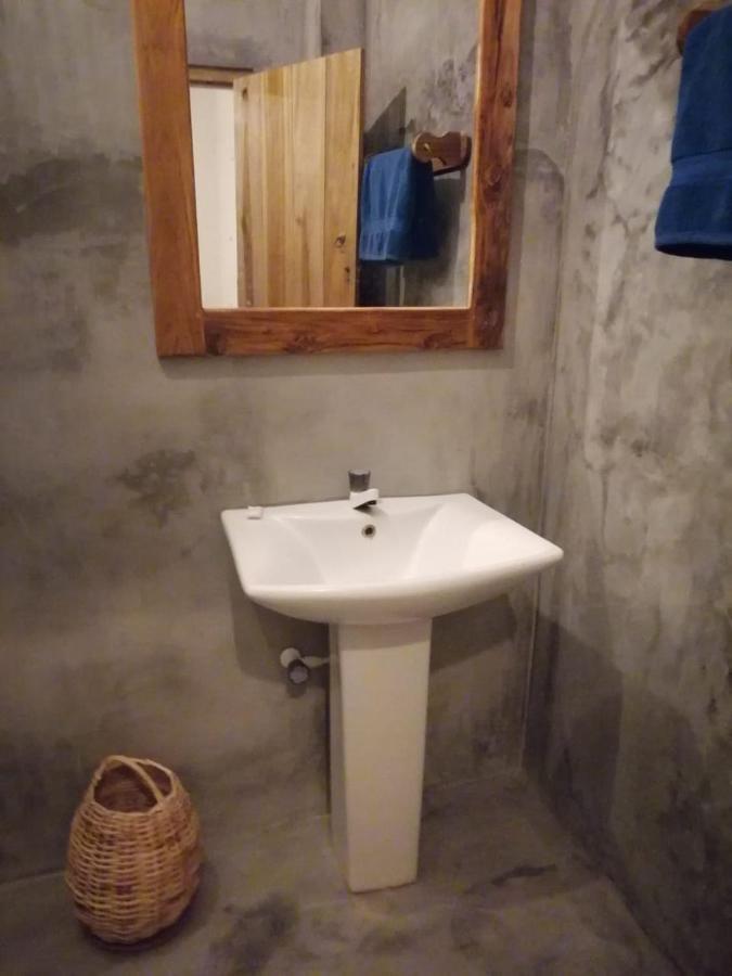 The Surf Access Guest House Arugam Bay Buitenkant foto