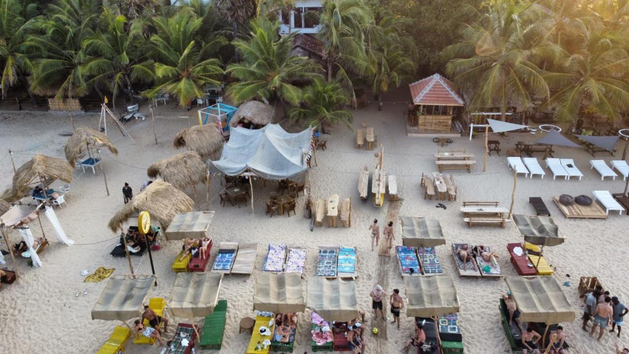 The Surf Access Guest House Arugam Bay Buitenkant foto