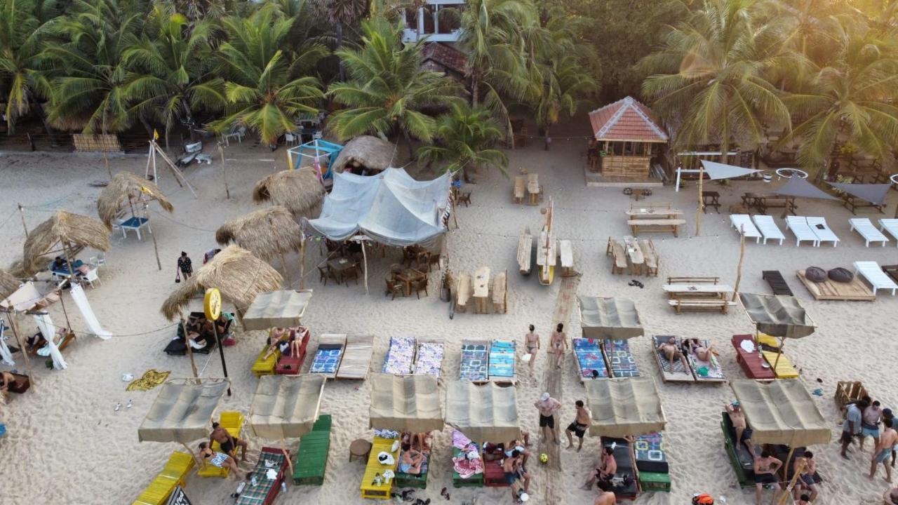 The Surf Access Guest House Arugam Bay Buitenkant foto