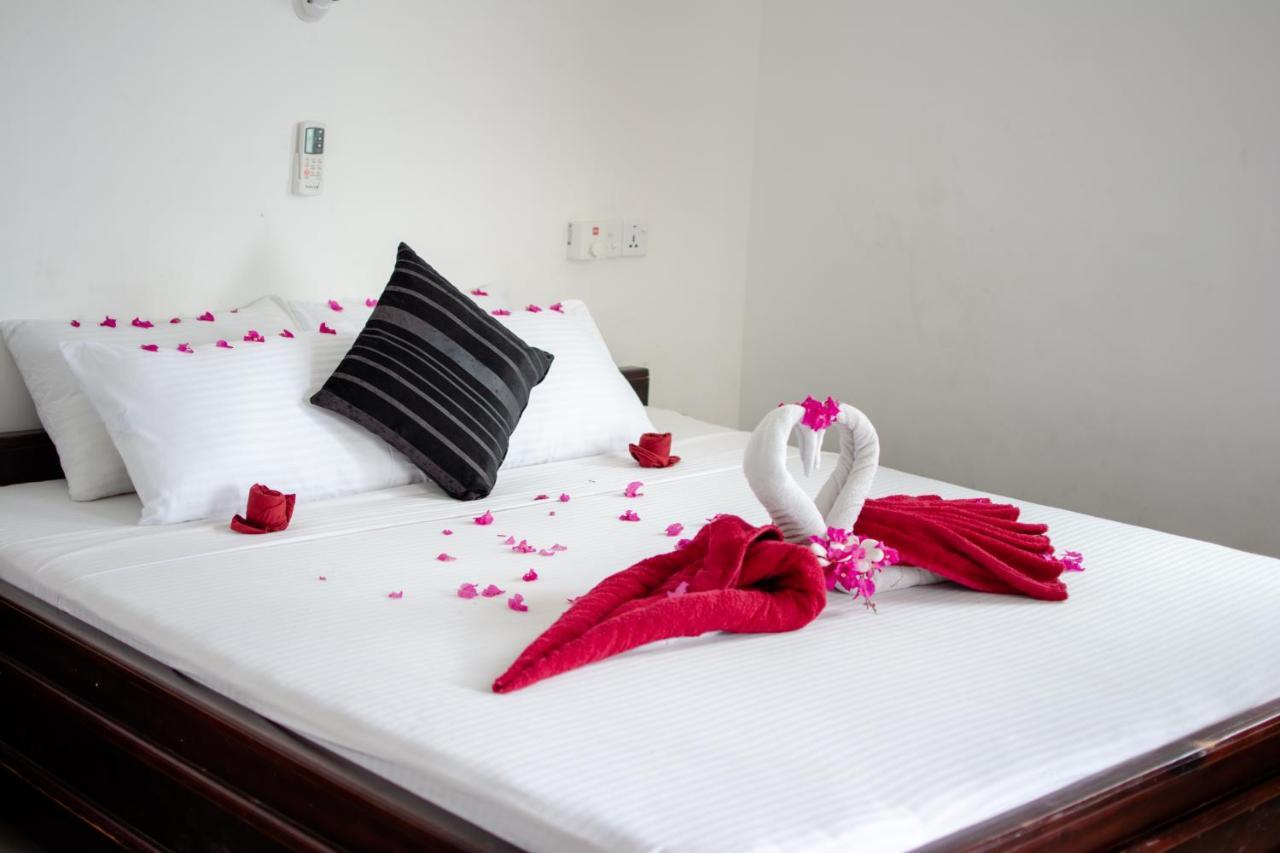 The Surf Access Guest House Arugam Bay Buitenkant foto