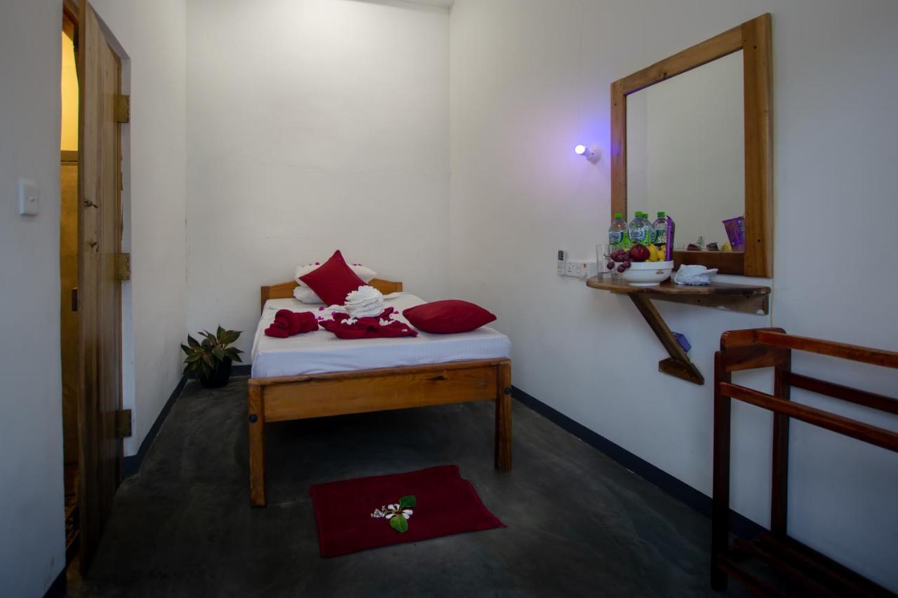 The Surf Access Guest House Arugam Bay Buitenkant foto
